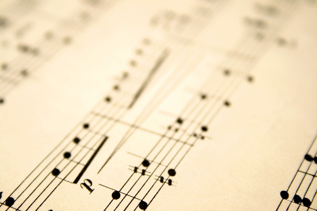 notas musicales en una partitura