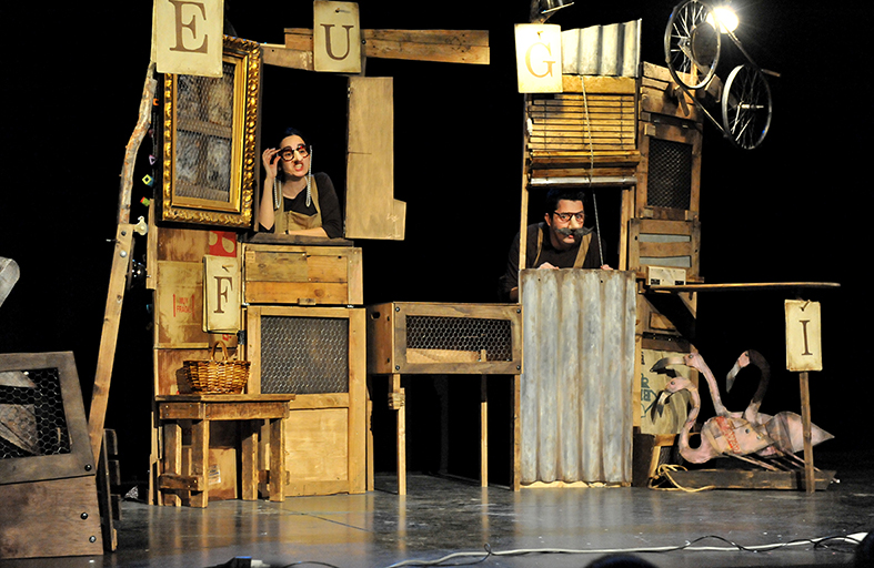 Zum Zum Teatre: "La Gallina de los huevos de oro"